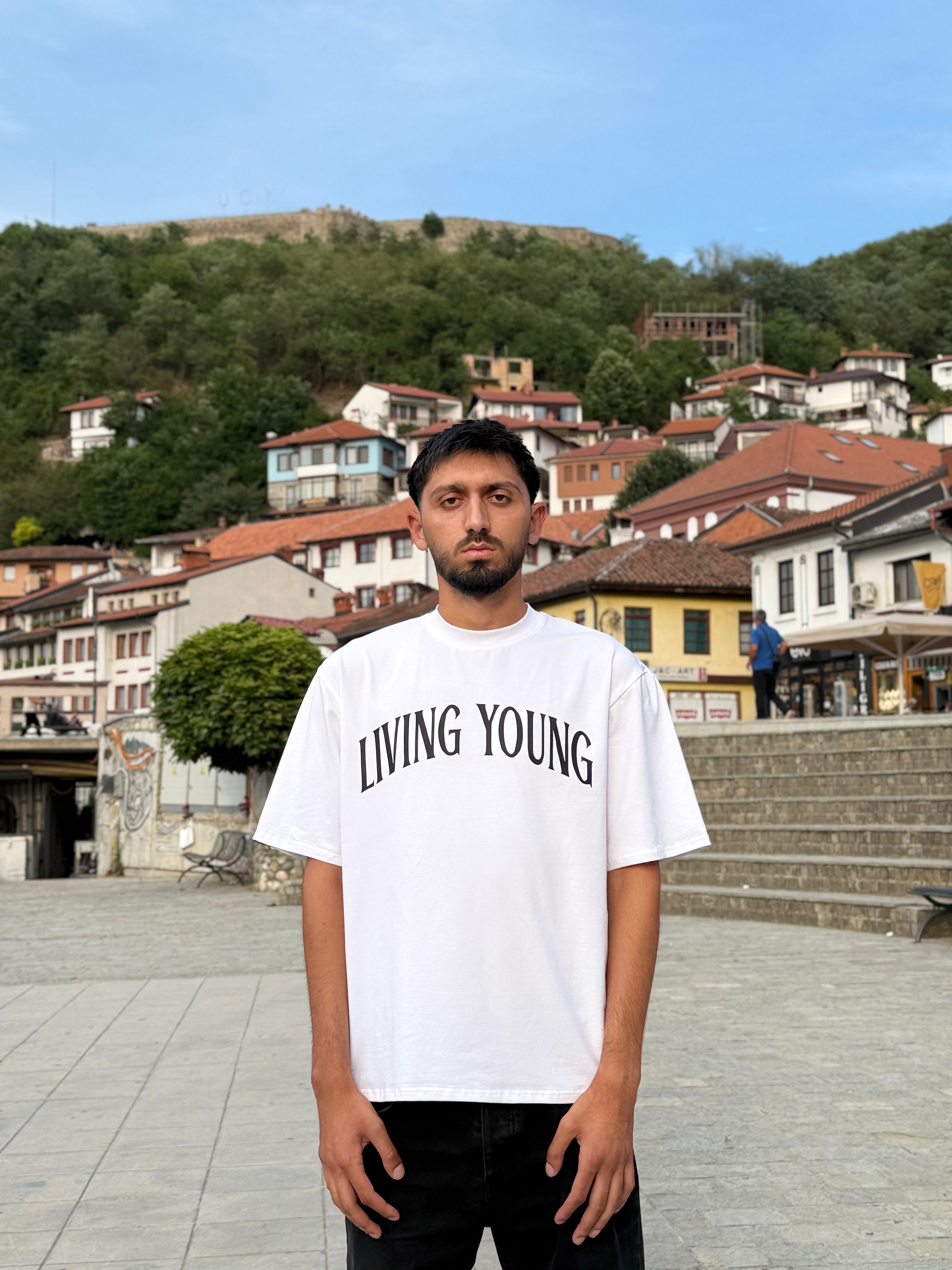 LIVING YOUNG Oversized T-Shirt – White